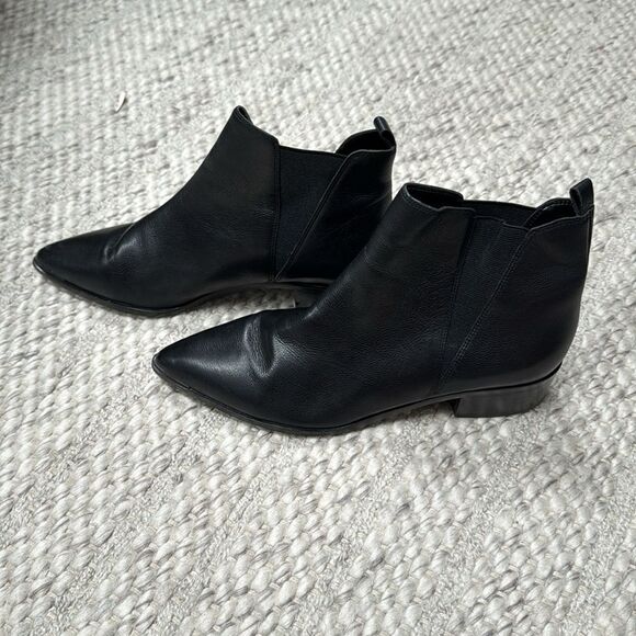 Marc Fisher YALE POINTY TOE CHELSEA BOOTIE Black Leather Ankle Boots 10M - Picture 7 of 13